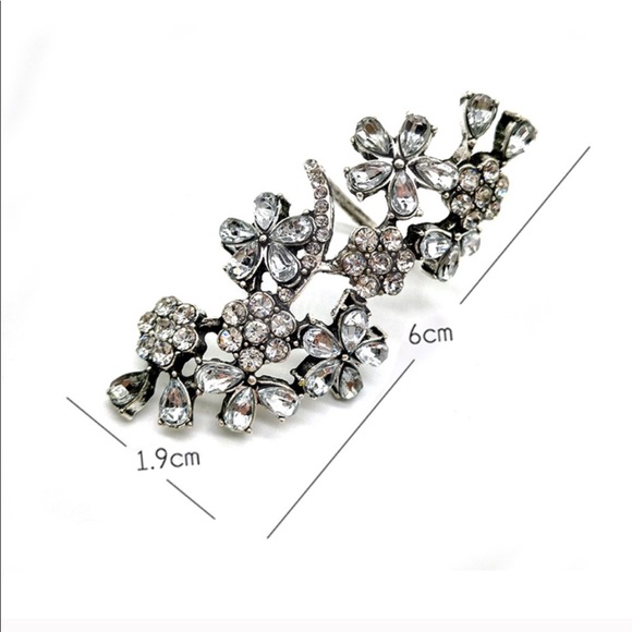 4 for $25 SALE!!!! Silver Rhinestone Flower Ring - Picture 4 of 8